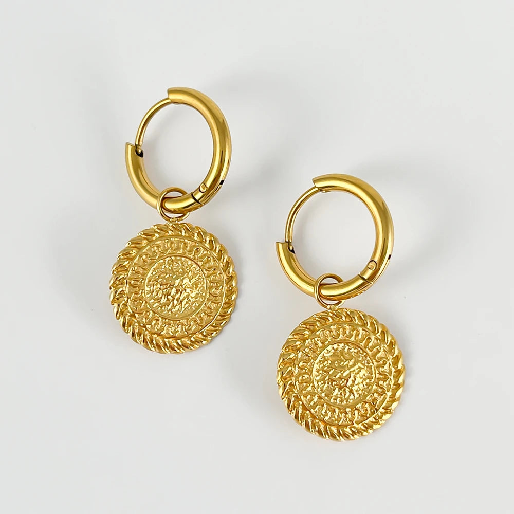 Boucles d'oreille anneau avec pièce martelée pendante