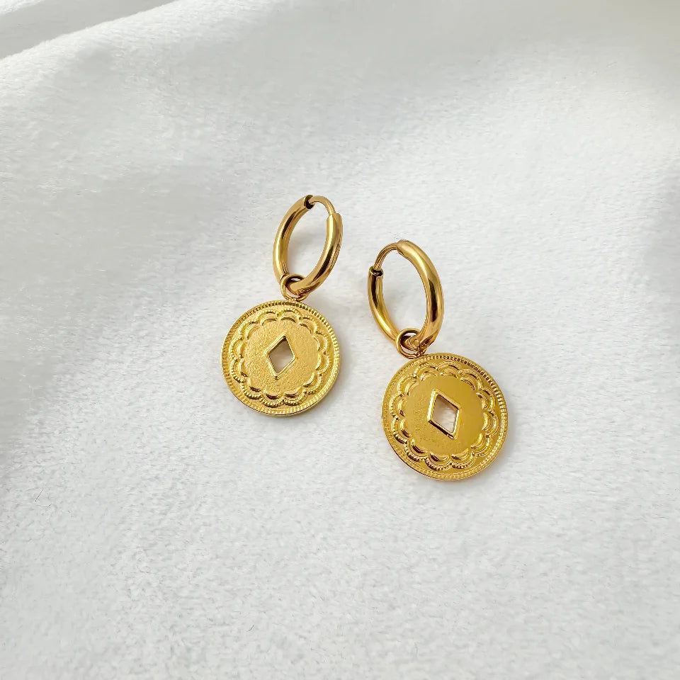 Boucles d’oreilles dorées, anneau avec pendentif, inspiré de pièces